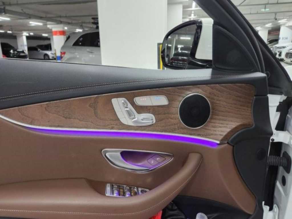 Mercedes Benz E class - Vista 11