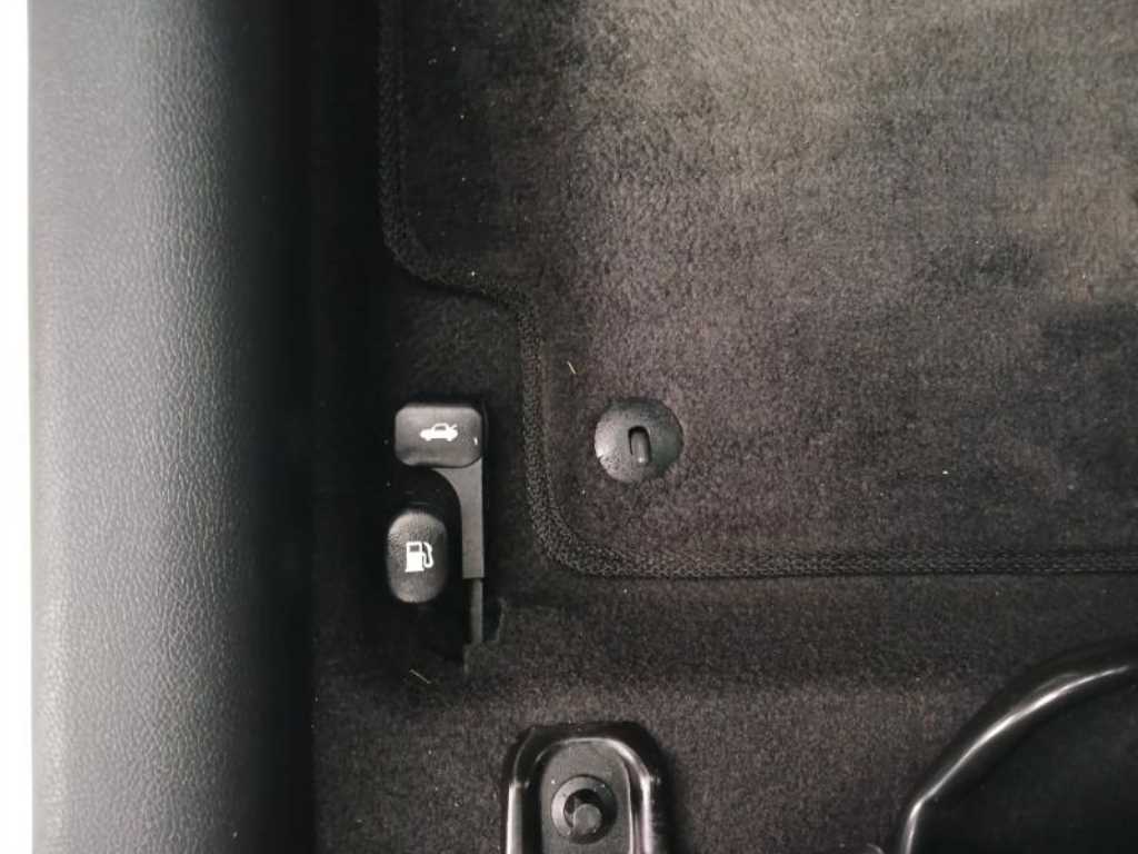 HYUNDAI Accent - Vista 11