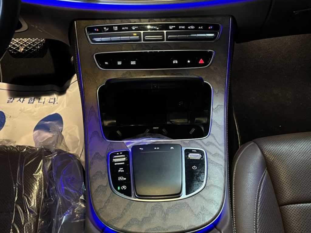 Mercedes Benz E class - Vista 10