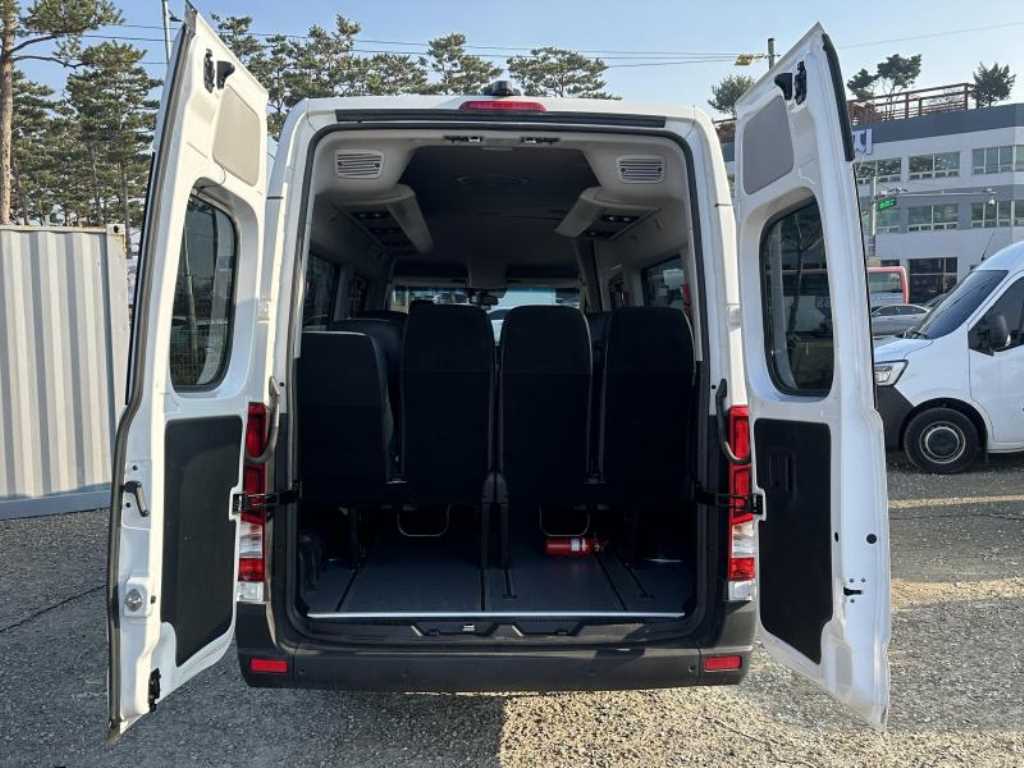 HYUNDAI Solati - Vista 9