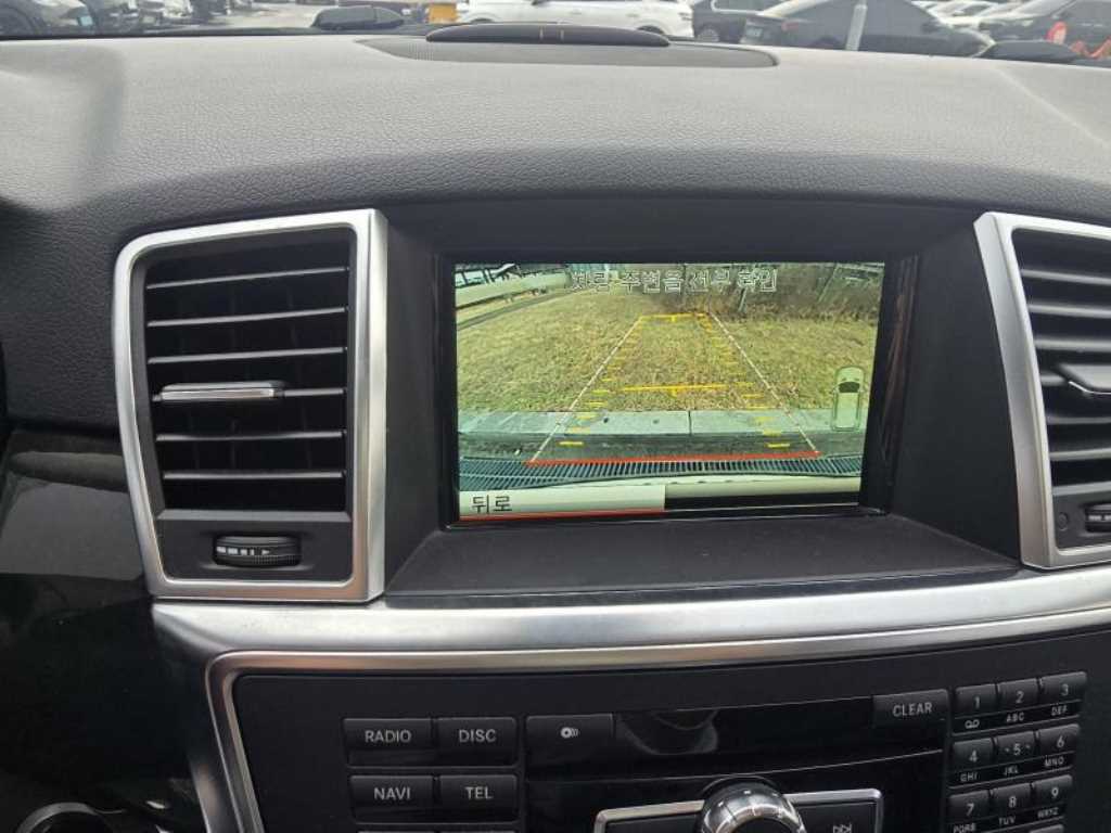 Mercedes Benz M Class - Vista 6