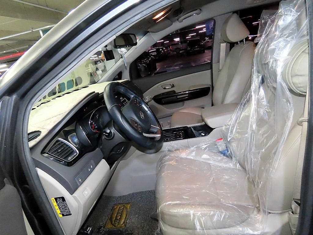 KIA Carnival - Vista 6