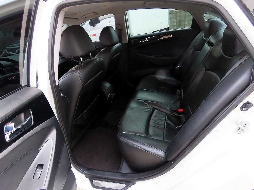 HYUNDAI Sonata - Vista 6