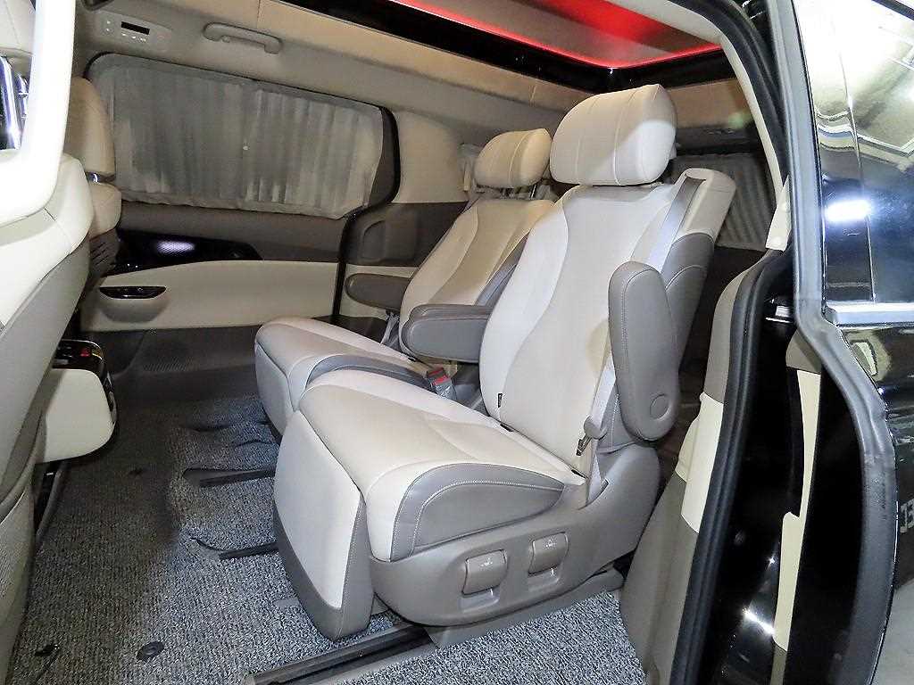 KIA Carnival - Vista 7