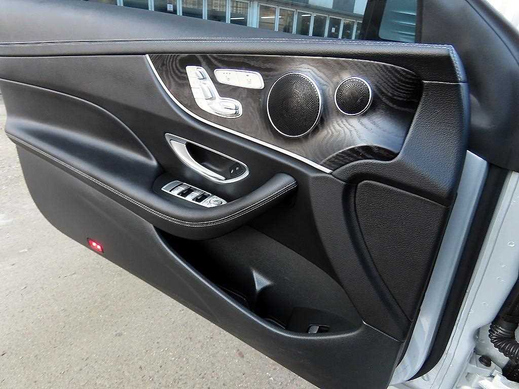 Mercedes Benz E class - Vista 12