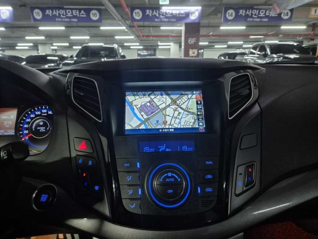 HYUNDAI i40 - Vista 7