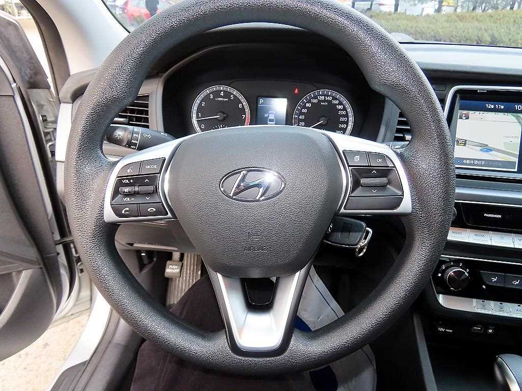 HYUNDAI Sonata - Vista 8