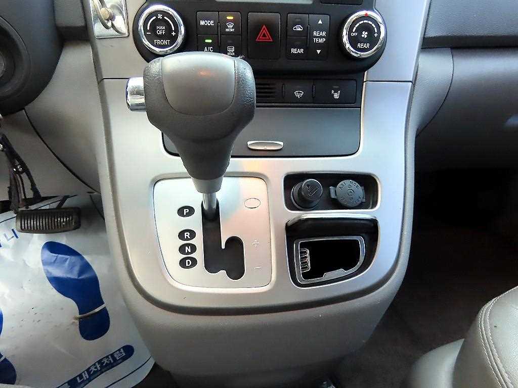 KIA Carnival - Vista 11