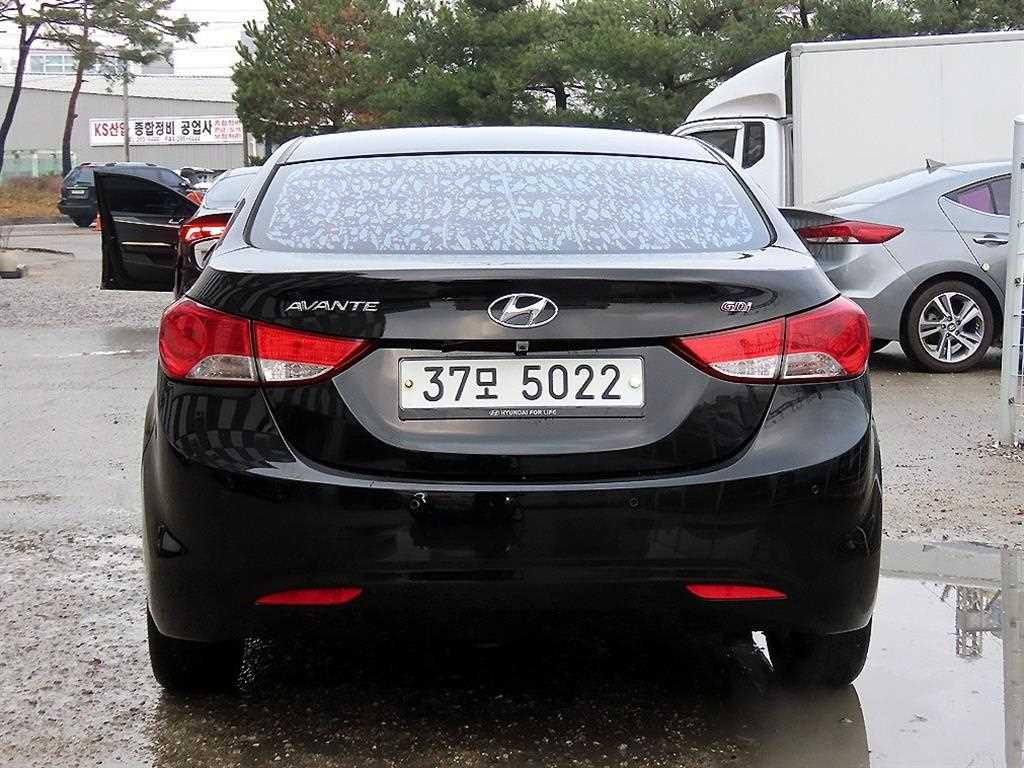 HYUNDAI Avante - Vista 4