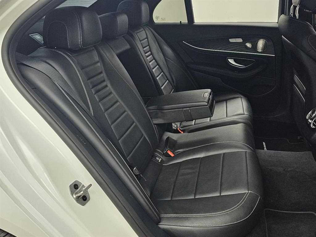 Mercedes Benz E class - Vista 12