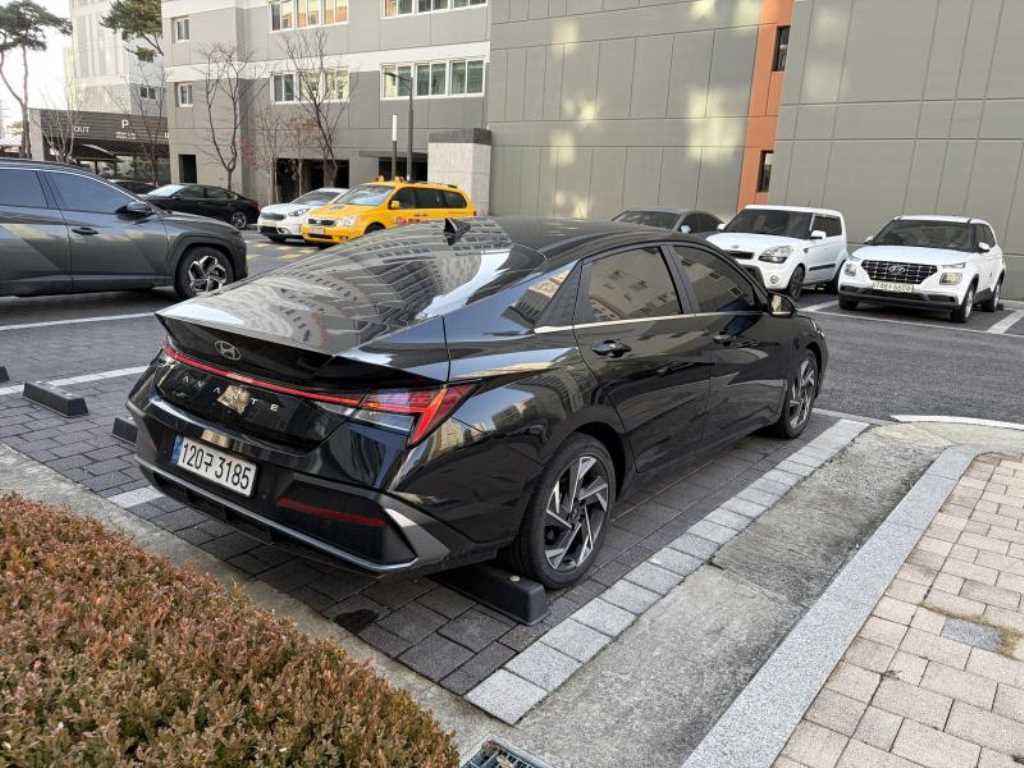 HYUNDAI Avante - Vista 5