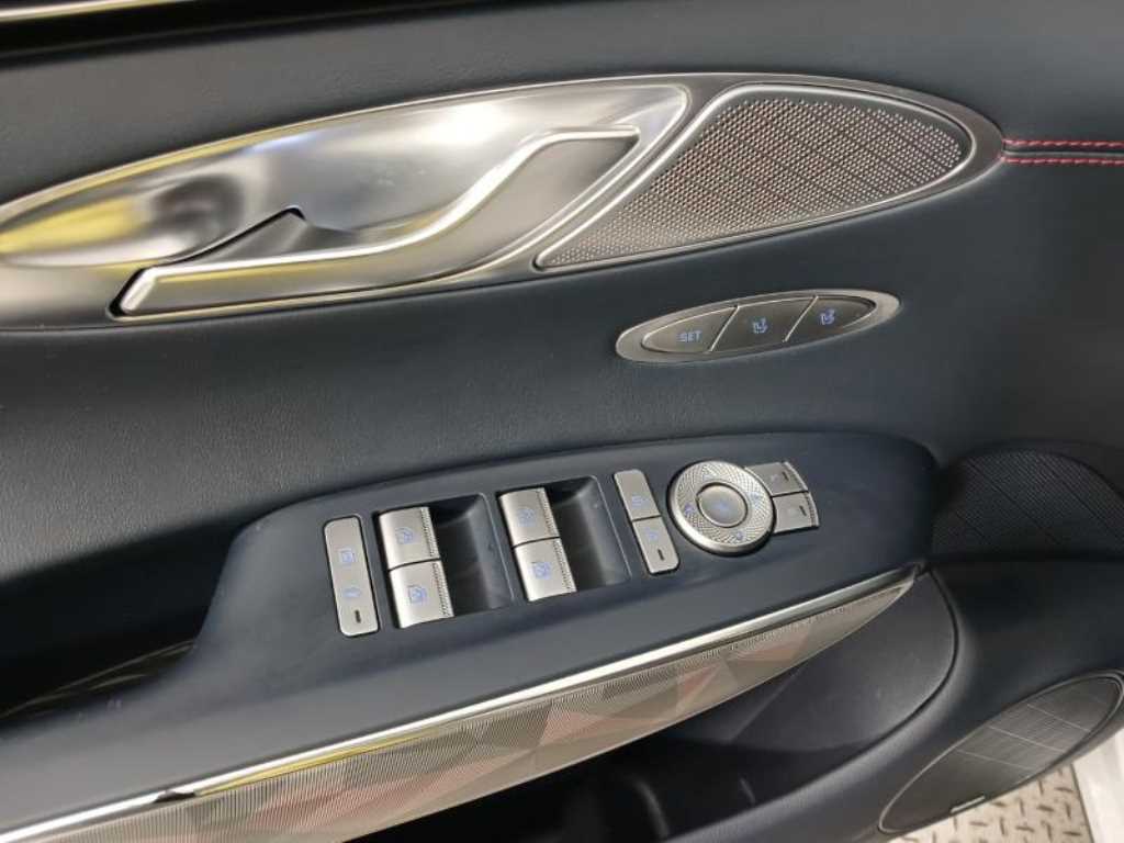 Genesis GV70 - Vista 9