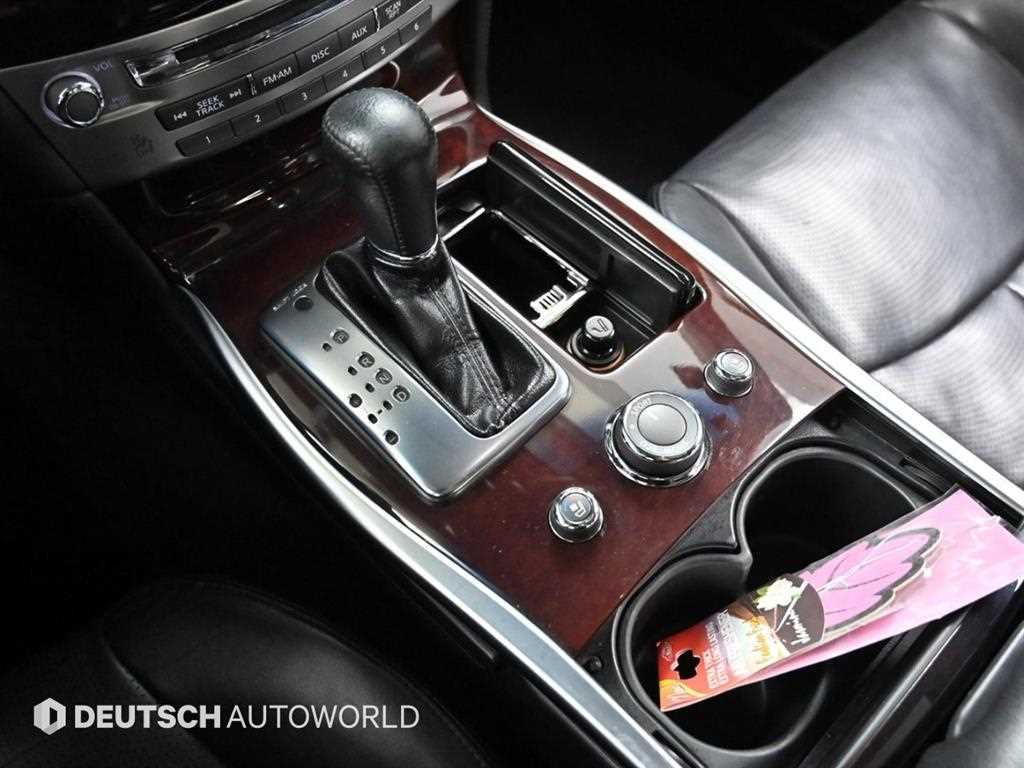 Infiniti M - Vista 9