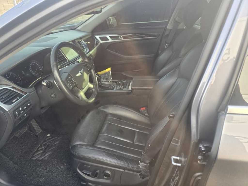 HYUNDAI Genesis - Vista 10