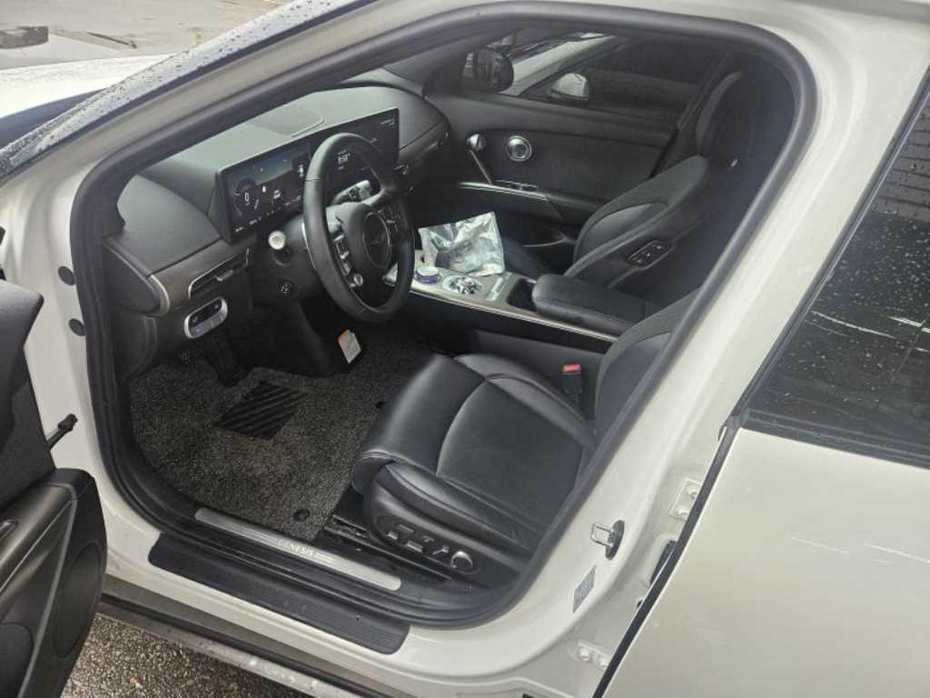 Genesis GV60 - Vista 6