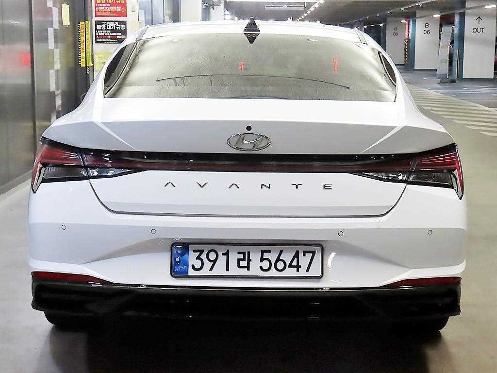 HYUNDAI Avante - Vista 5