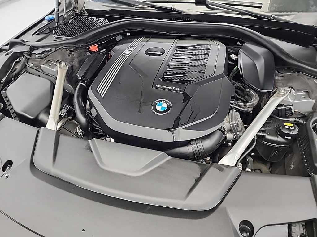 BMW 7 Series - Vista 5