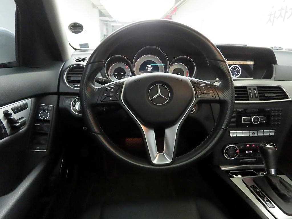 Mercedes Benz C Class - Vista 8