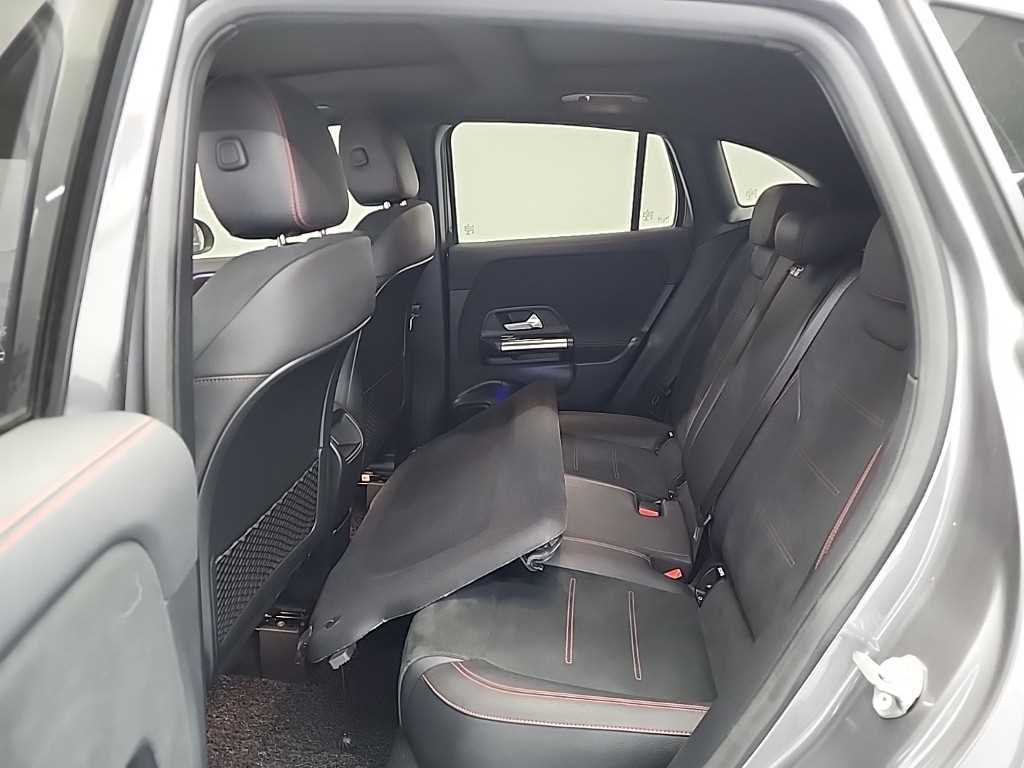 Mercedes Benz GLA Class - Vista 12