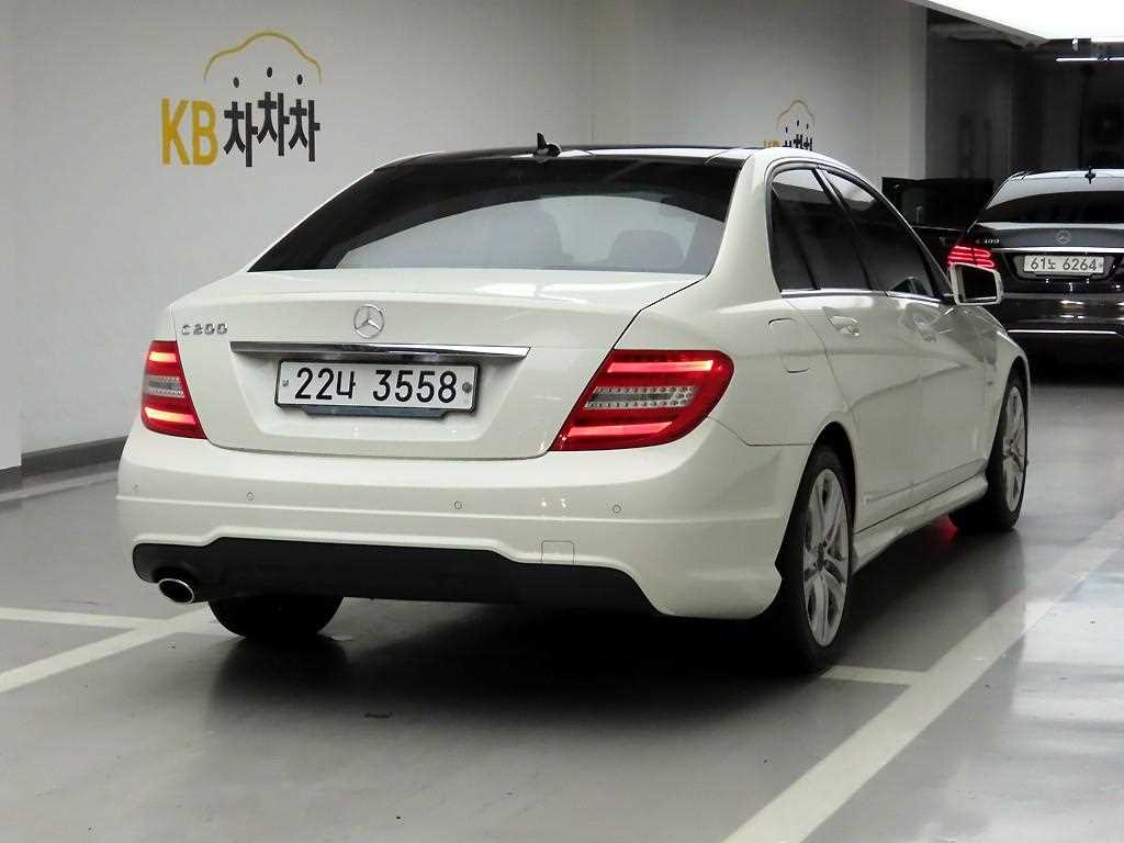 Mercedes Benz C Class - Vista 4