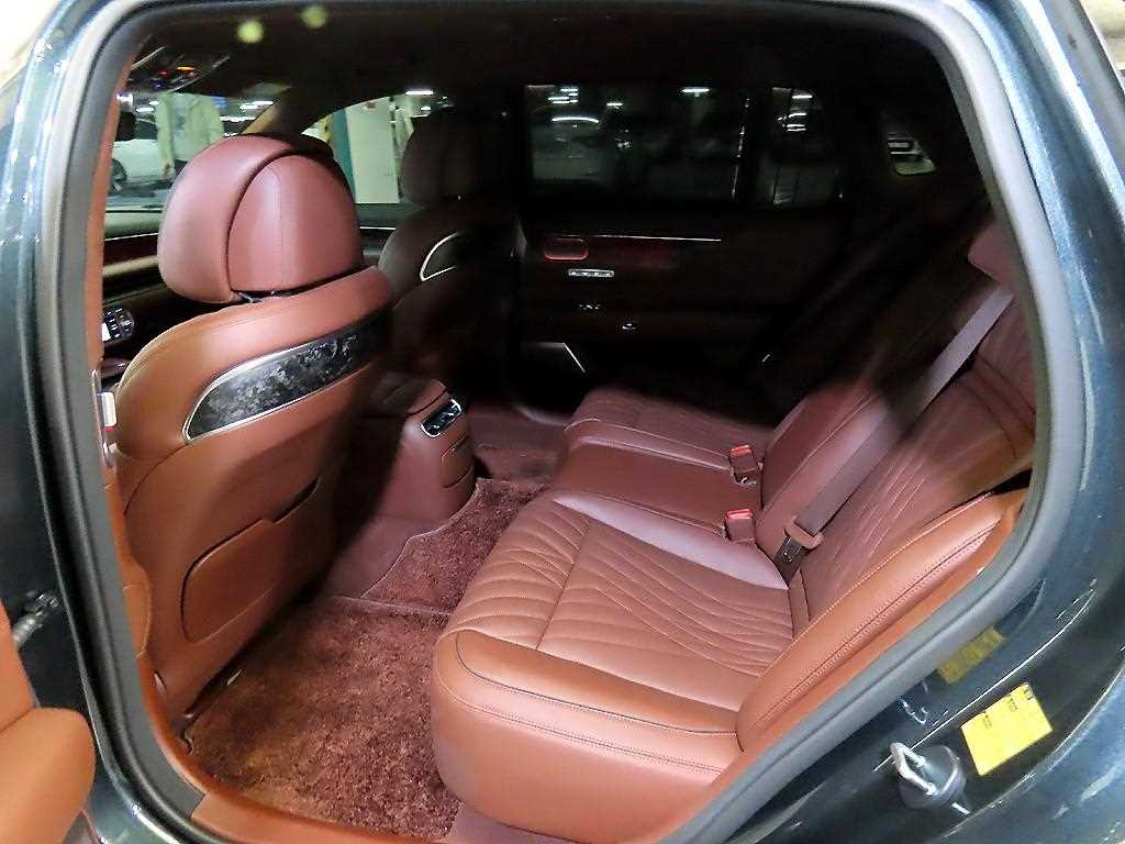 Genesis G90 - Vista 7