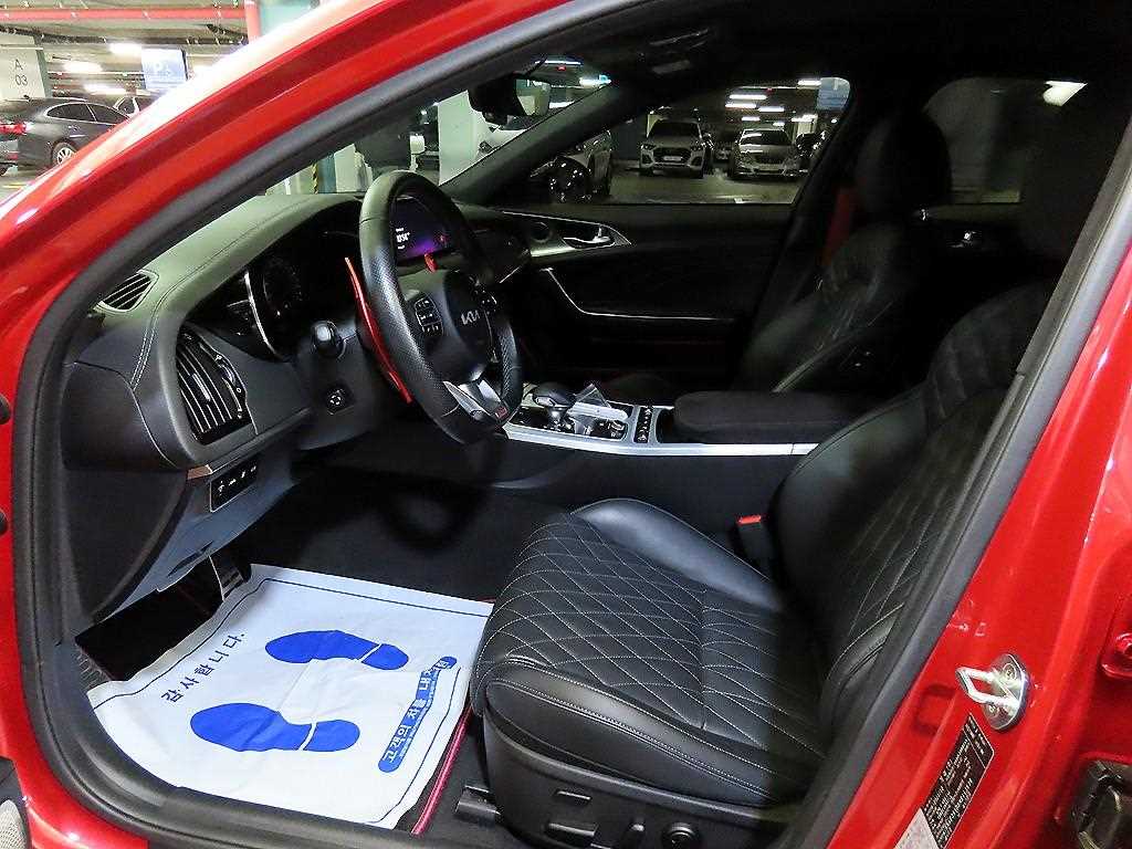 KIA Stinger - Vista 6