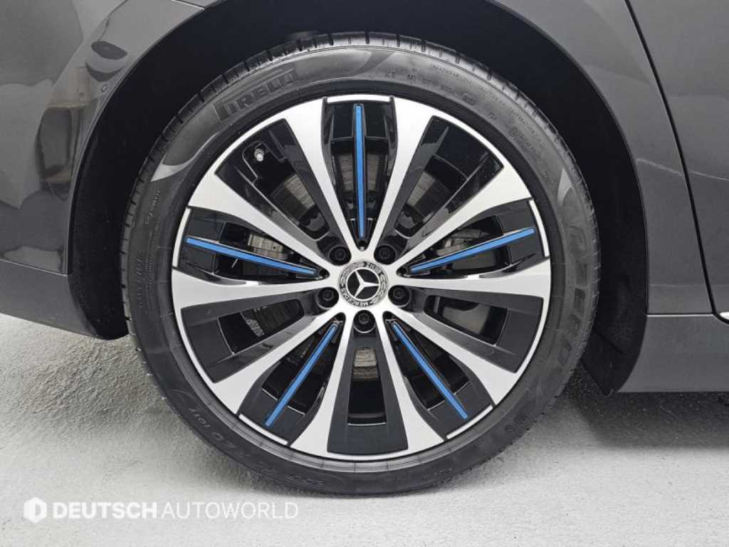 Mercedes Benz EQE - Vista 5