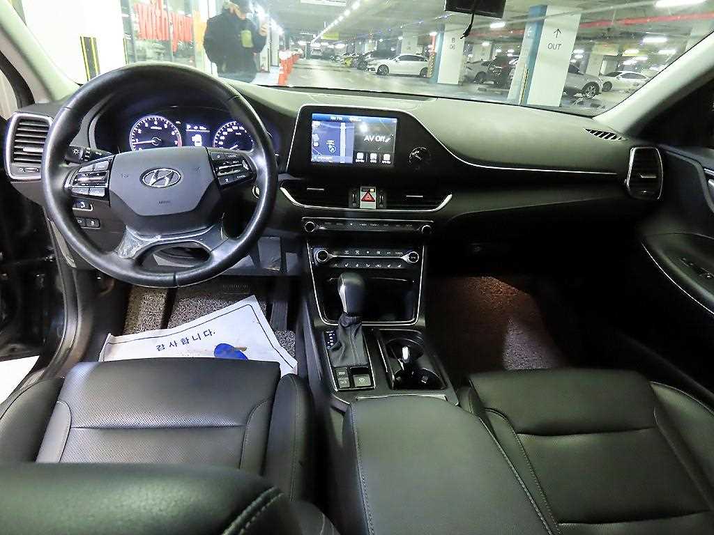 HYUNDAI Grandeur - Vista 10