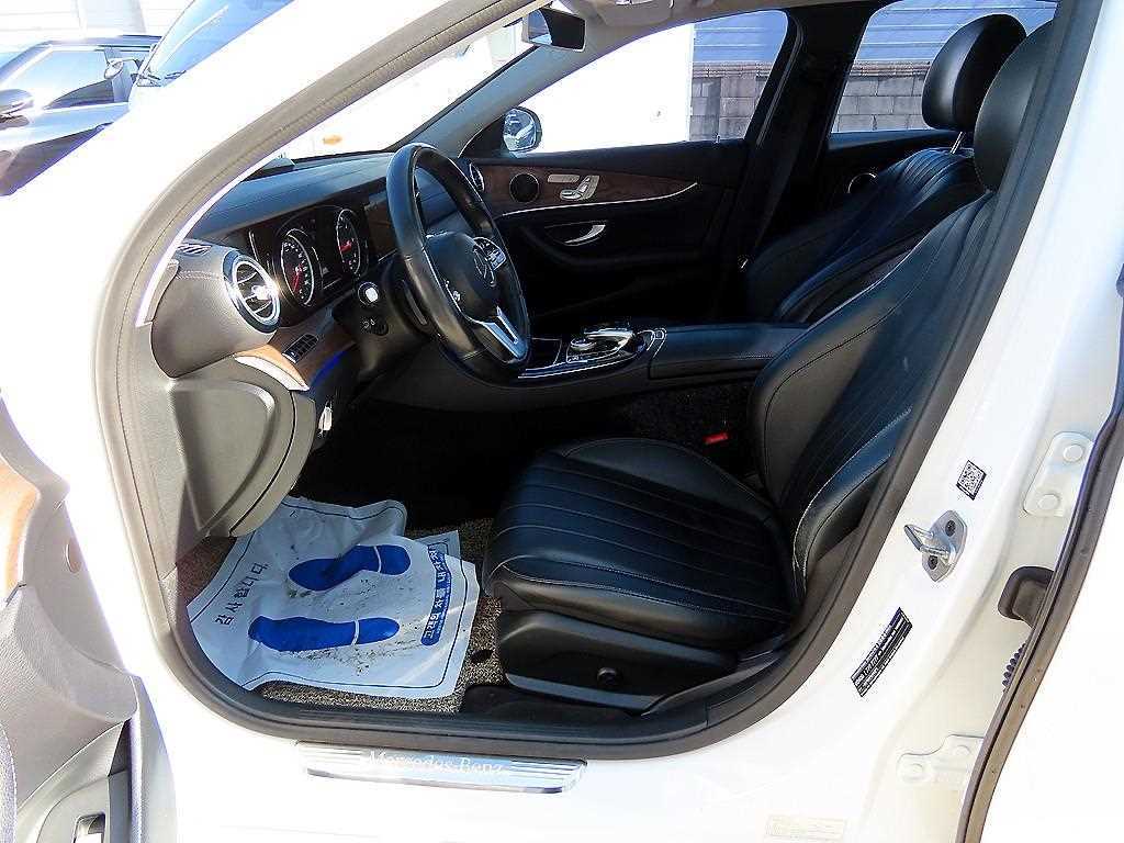 Mercedes Benz E class - Vista 5