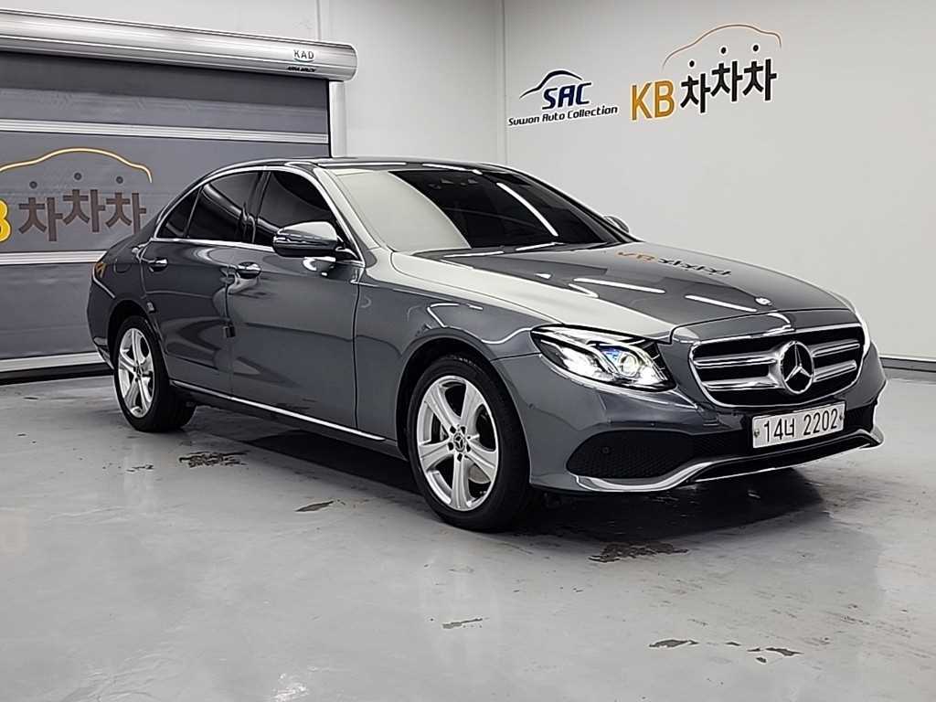 Mercedes Benz E class - Vista 4