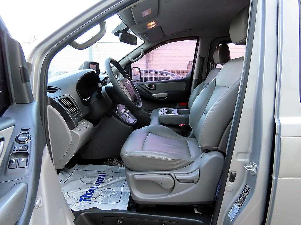 HYUNDAI Starex - Vista 5