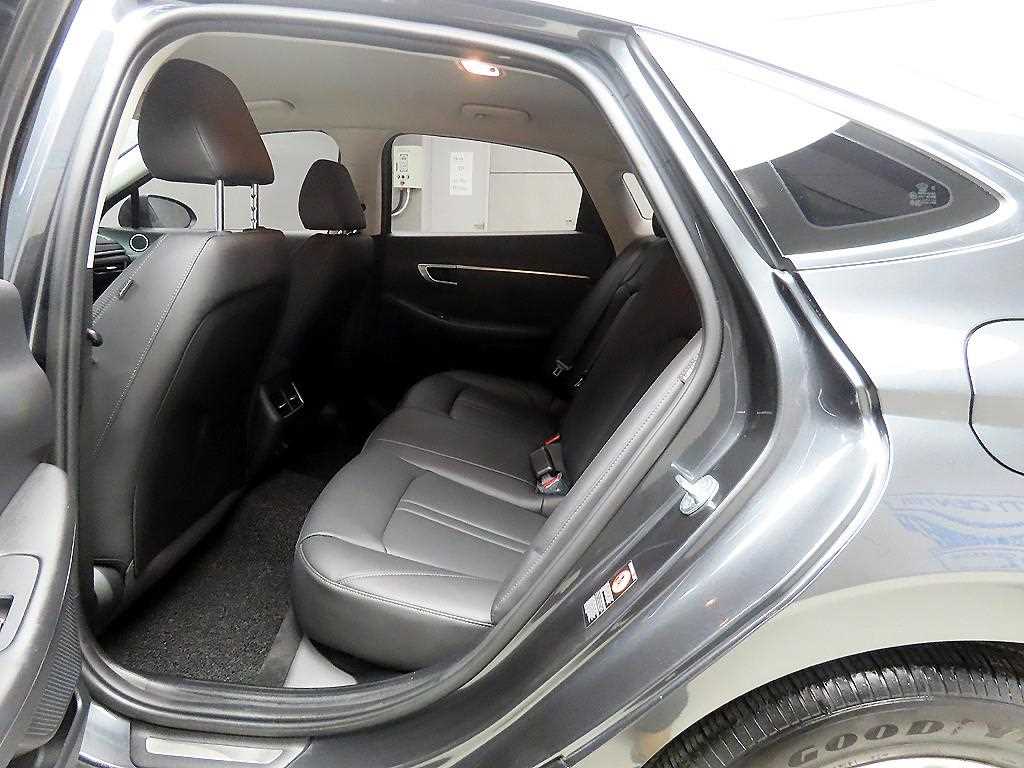 HYUNDAI Sonata - Vista 6