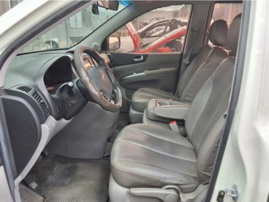 KIA Carnival - Vista 11