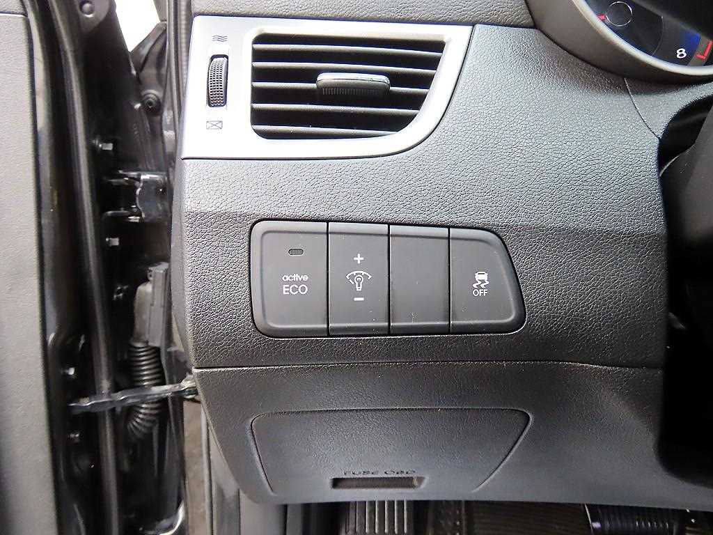 HYUNDAI Avante - Vista 12