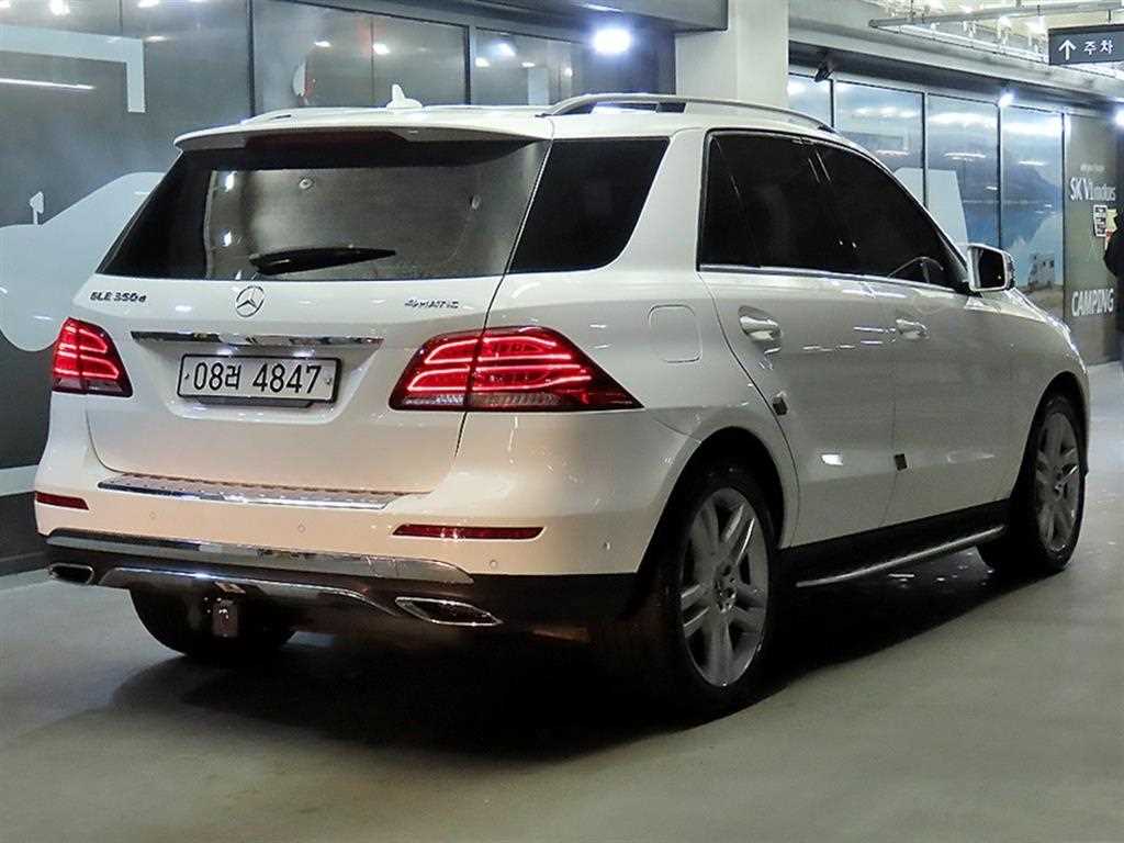 Mercedes Benz GLE Class - Vista 4