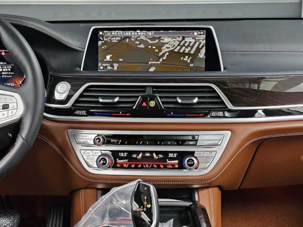 BMW 7 Series - Vista 8