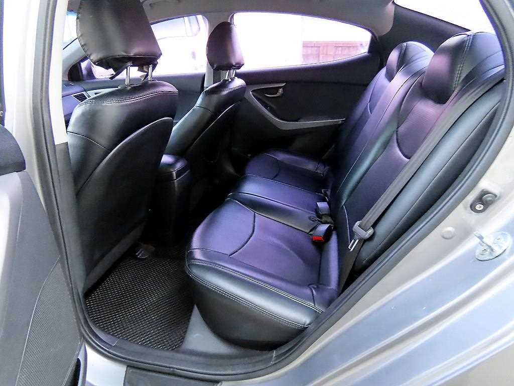 HYUNDAI Avante - Vista 6