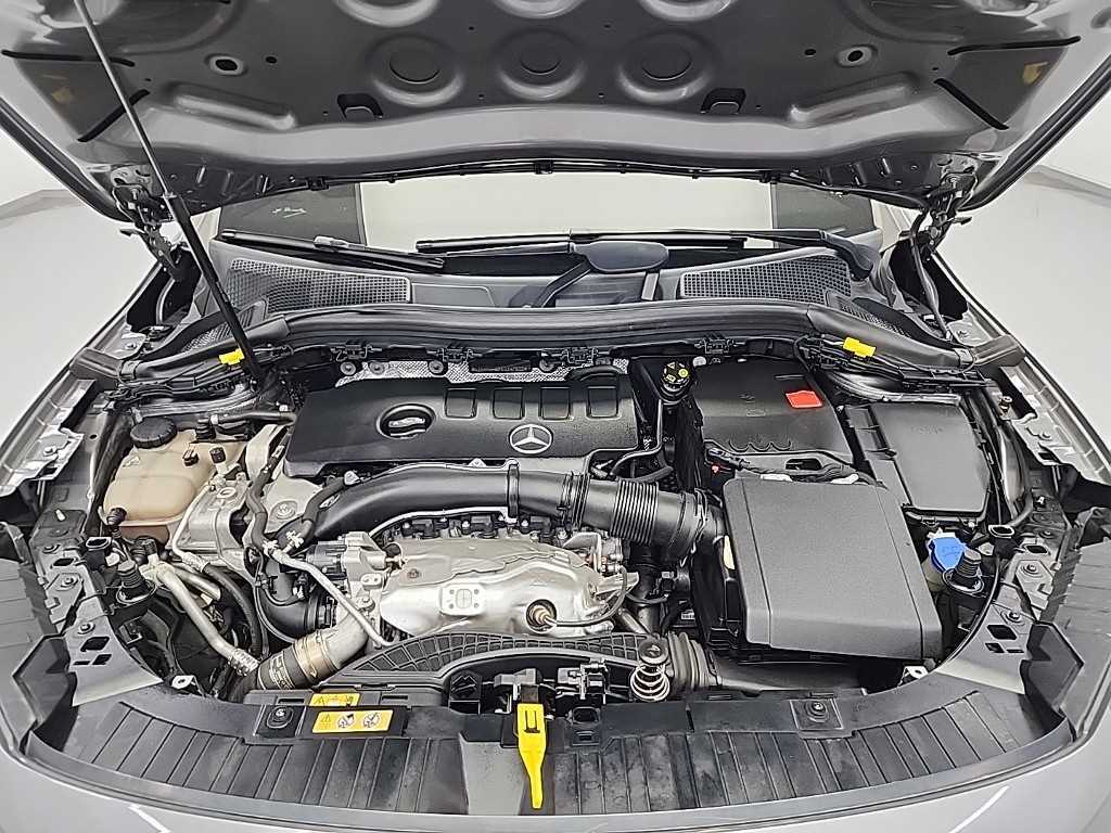 Mercedes Benz GLA Class - Vista 5