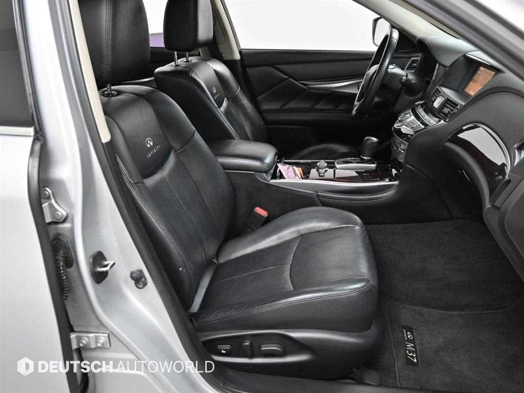 Infiniti M - Vista 10