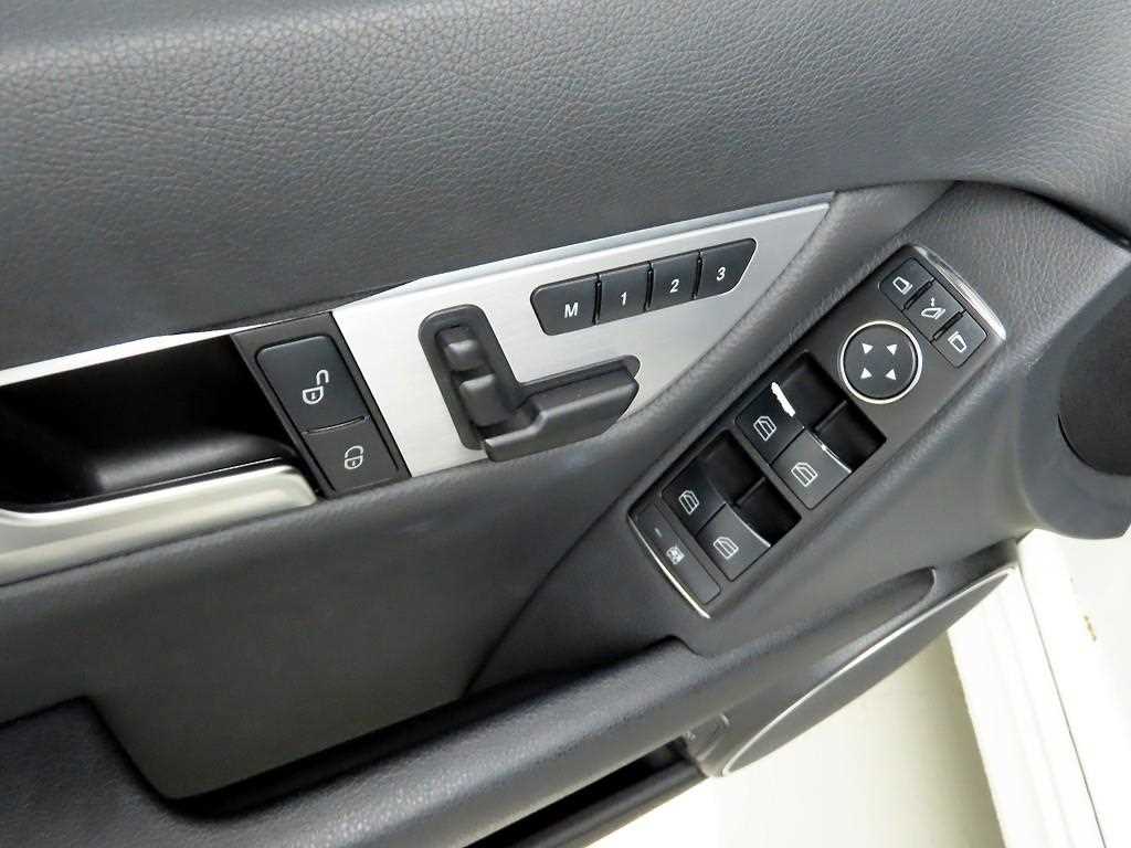 Mercedes Benz C Class - Vista 12