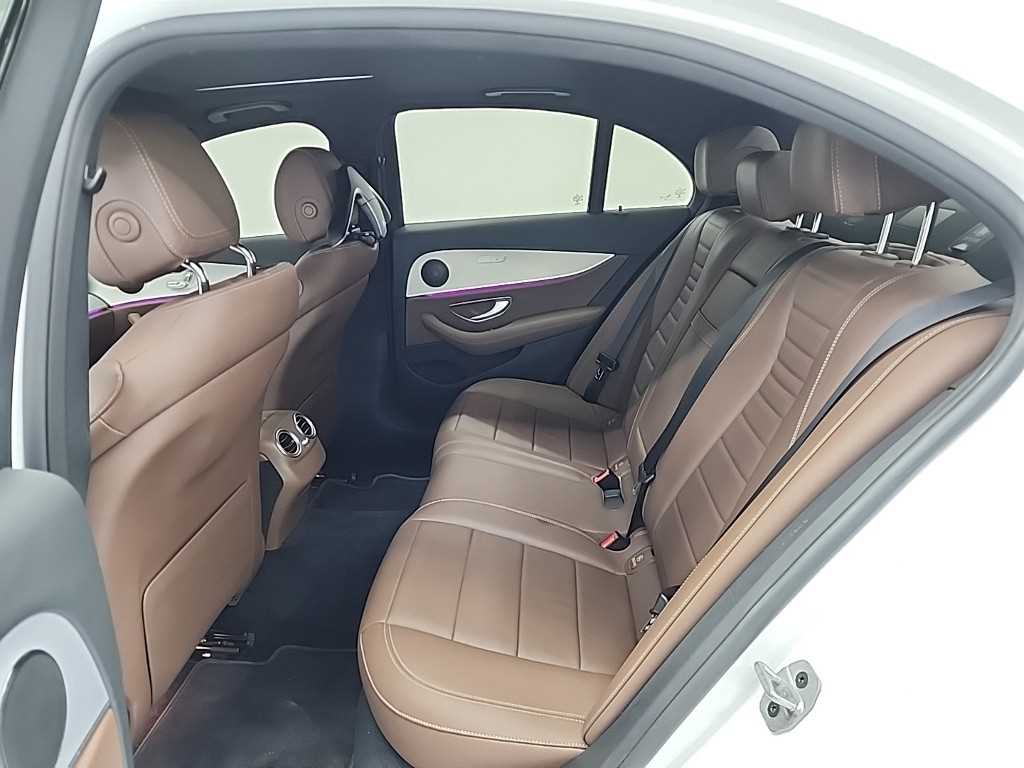 Mercedes Benz E class - Vista 12