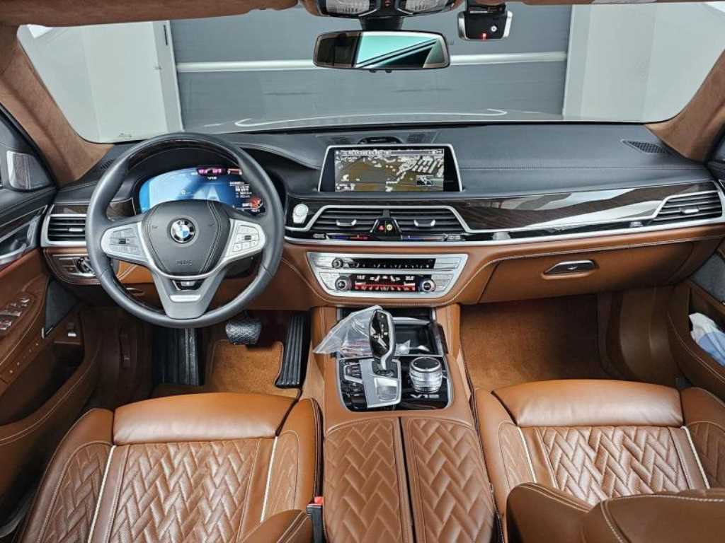BMW 7 Series - Vista 5
