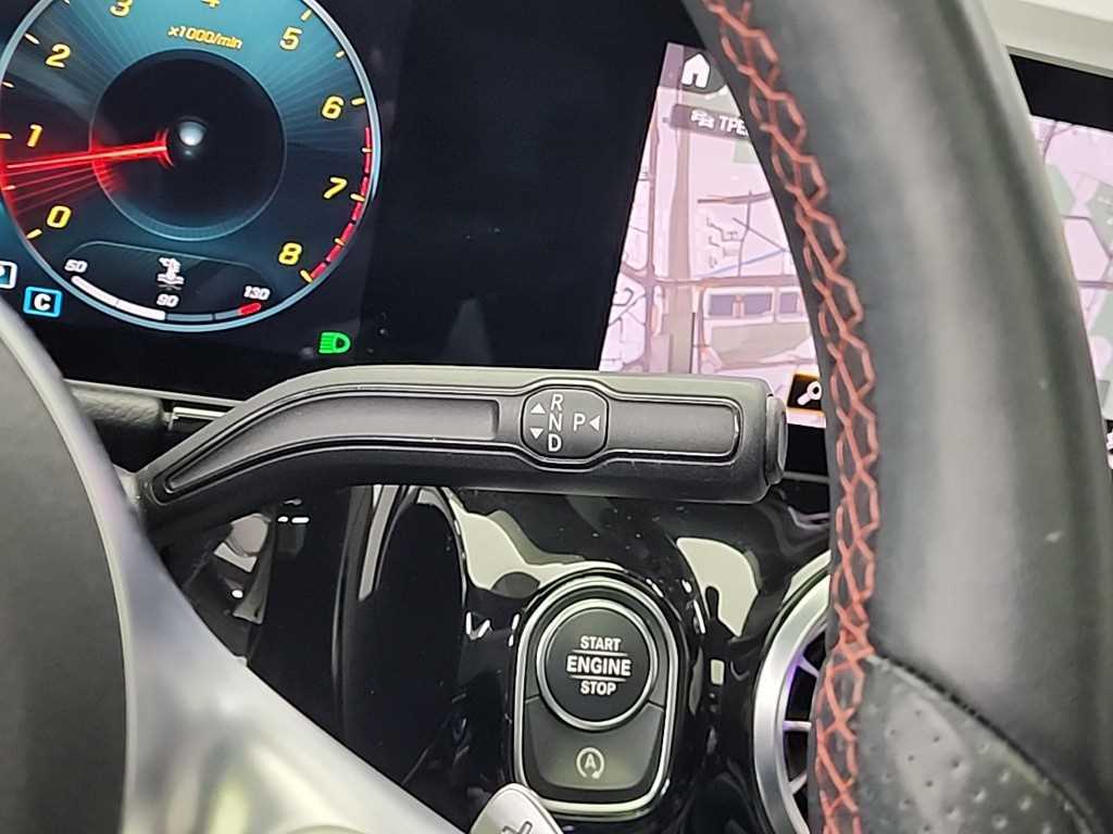 Mercedes Benz GLA Class - Vista 8