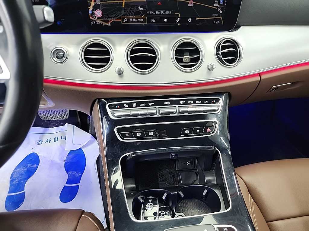 Mercedes Benz E class - Vista 10