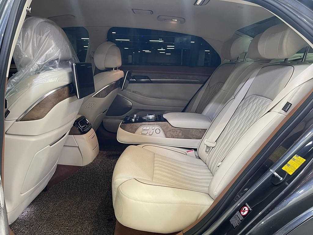 Genesis G90 - Vista 7