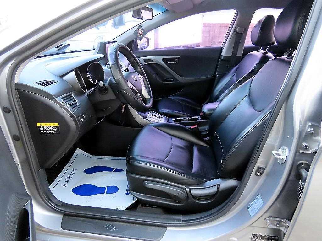 HYUNDAI Avante - Vista 5