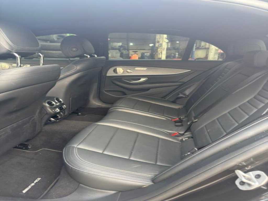 Mercedes Benz E class - Vista 4