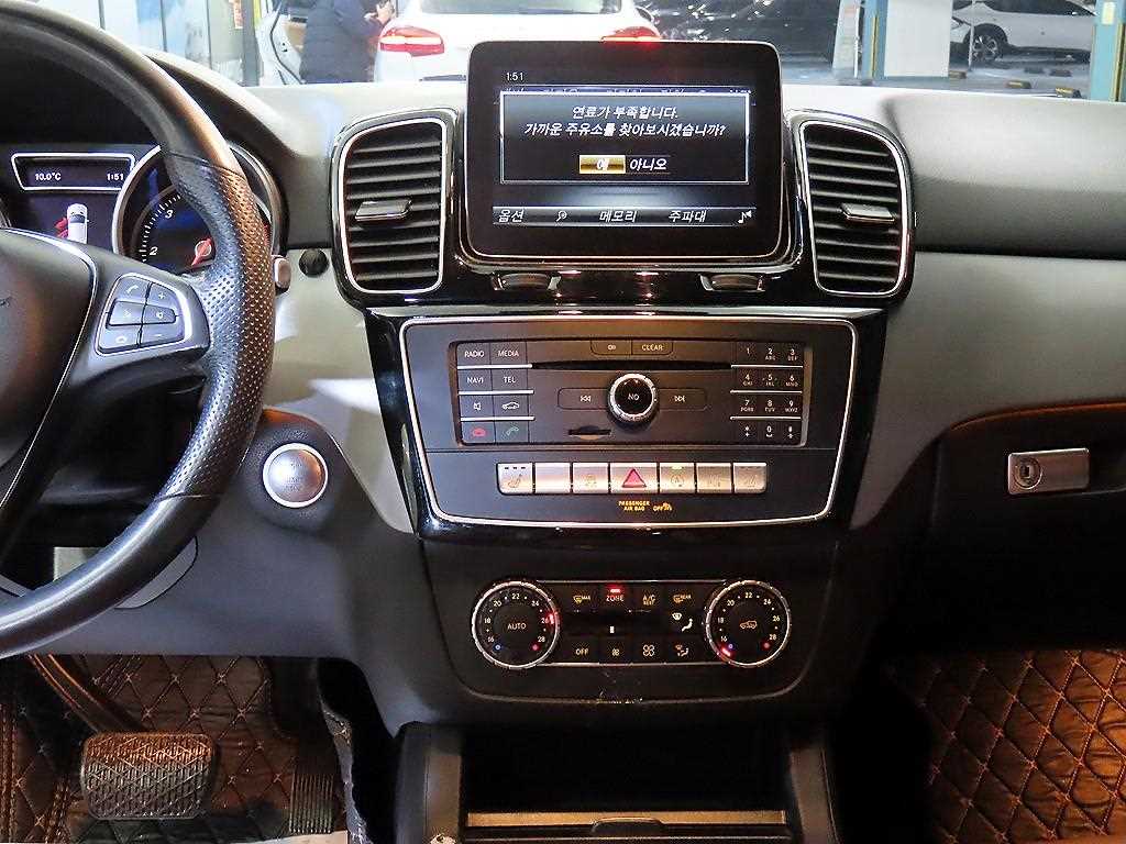 Mercedes Benz GLE Class - Vista 11