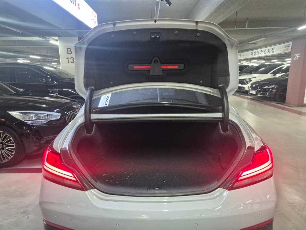 Genesis G70 - Vista 6