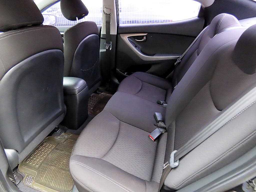 HYUNDAI Avante - Vista 6